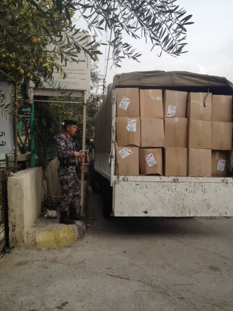 Camion de distribution d'aide d'urgence pour les réfugiés syriens en Jordanie.