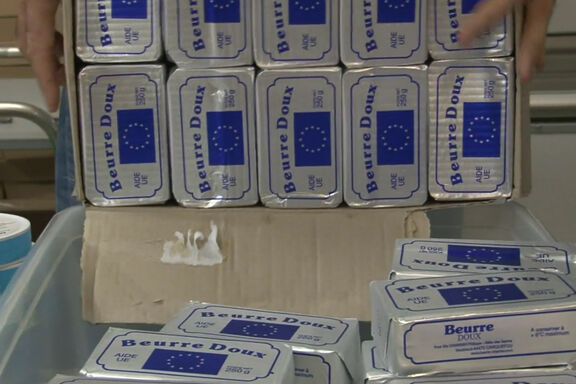 Le beurre, l'un des nombreux produits alimentaires du Programme européen d'aide aux plus démunis (PEAD), septembre 2011, fédération de Paris