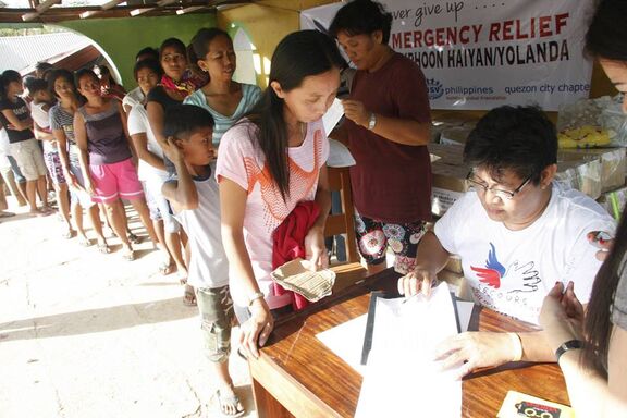 Distribution de kits d'urgence dans le village de San Rafael.